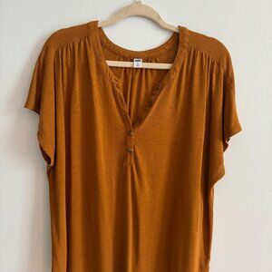 Women's Old Navy V-neck Shirt